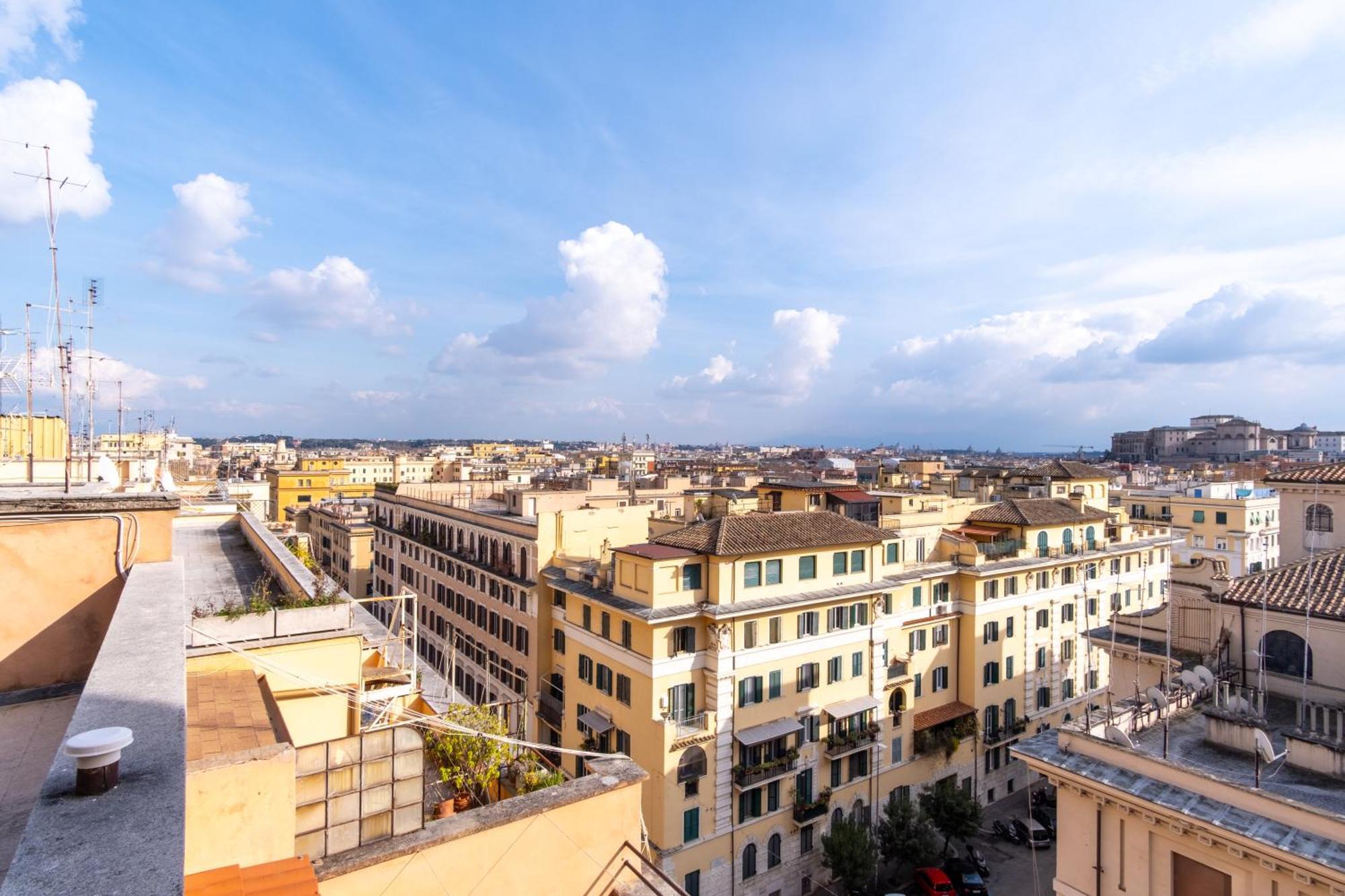 Elegantis La Dolce Vista Apartment With Private Terrace And Fantastic View, Rome